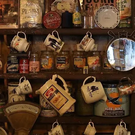 Hotel Tigh Mary Donals Bar & Rooms At Whitegates *