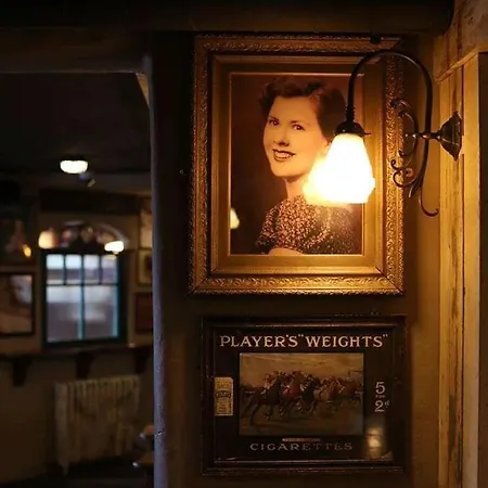 Tigh Mary Donals Bar & At Whitegates *
