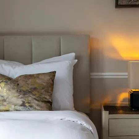 Hotel Tigh Mary Donals Bar & Rooms At Whitegates