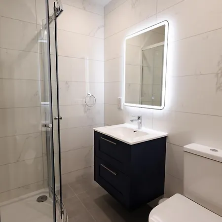 Hotel Tigh Mary Donals Bar & Rooms At Whitegates Killarney
