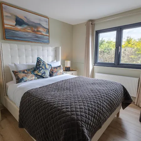 Tigh Mary Donals Bar & Rooms At Whitegates Hotel