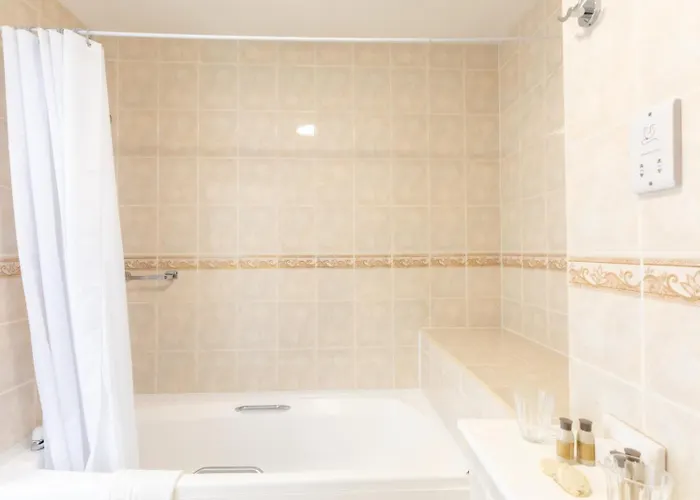 Отель Whitegates