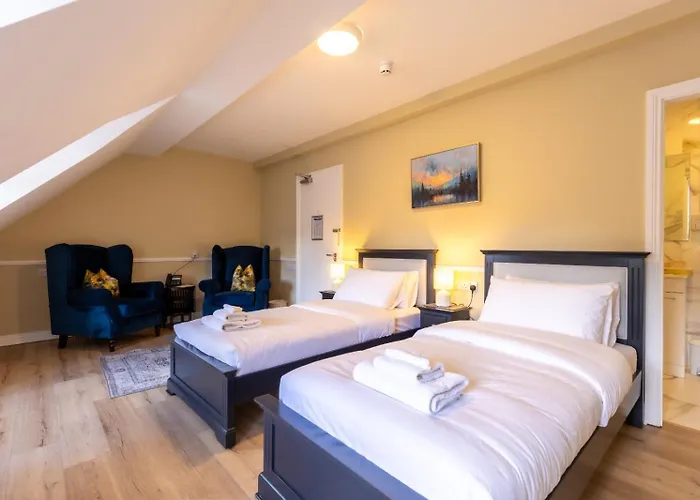 מלון Whitegates *